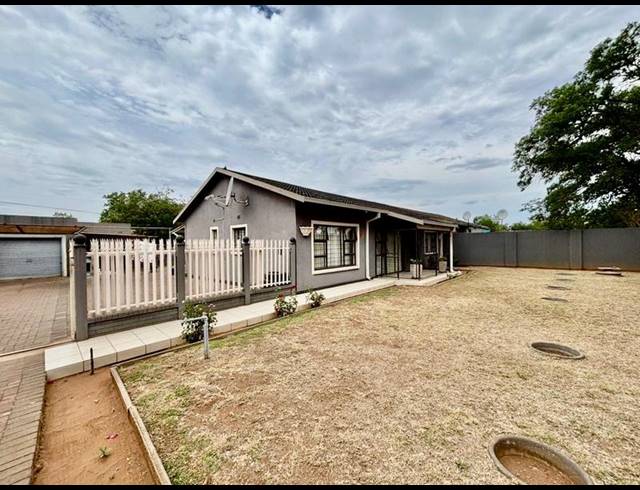 3 BEDROOM HOUSE FOR SALE IN VANDERBIJLPARK CW 2